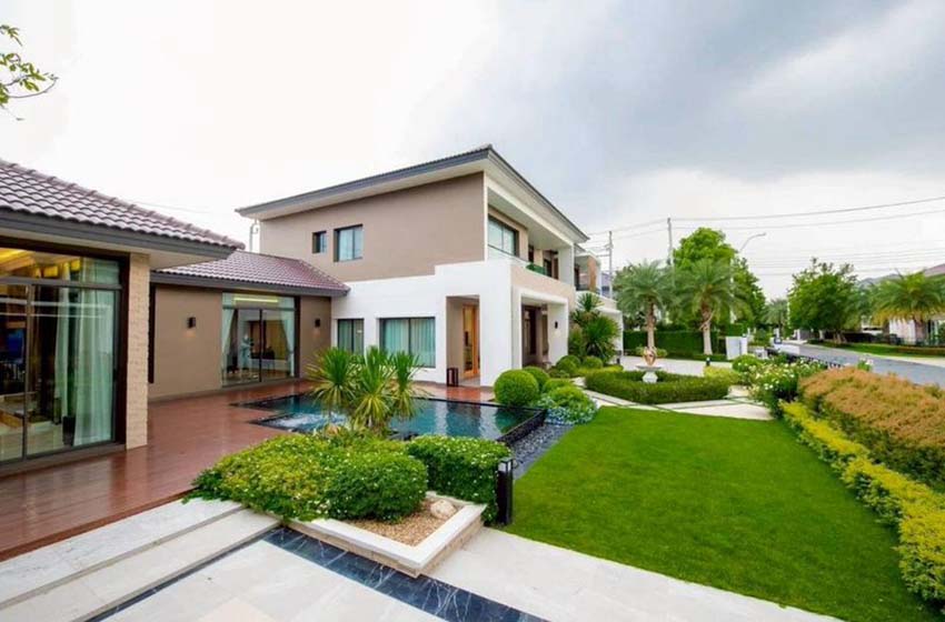 House with Shared Pool in Bangnatrad